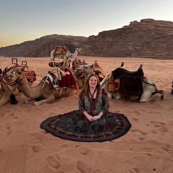 Meet your Posher, Jennifer - Picture 1 of 1